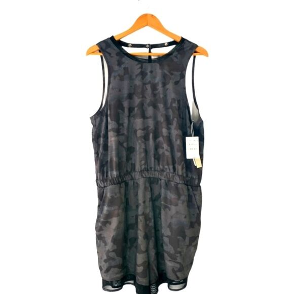 Zella Women's Short Set Large Camo Performance Workout Gym Athletic Comfortable - Picture 1 of 12